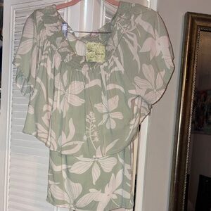 NWT Green Off Shoulder Floral Set